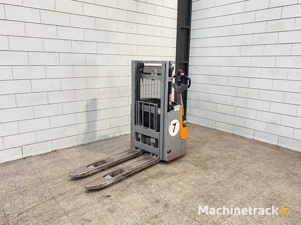 Still - 2019 - EXV10 - Stapler