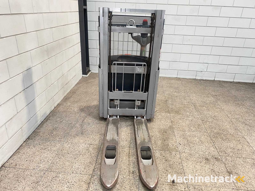 Still - 2019 - EXV10 - Stapler