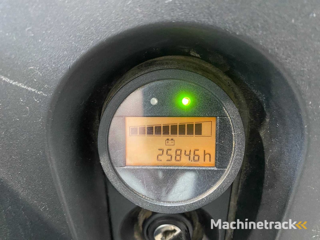 Still - 2019 - EXV10 - Stapler