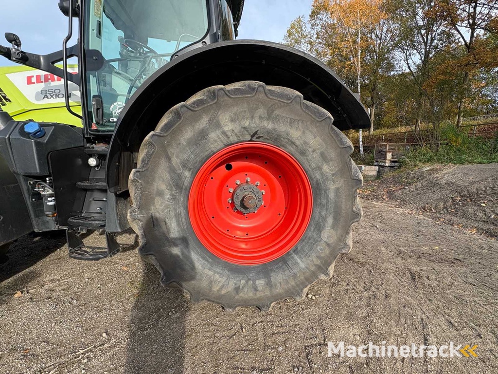 CLAAS ARION 850 C-MATIC farm tractor with all-wheel drive
