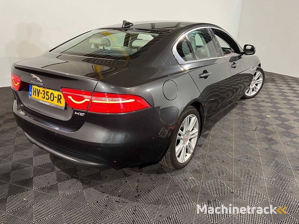 Jaguar XE 2.0 D Portfolio, HV-350-R