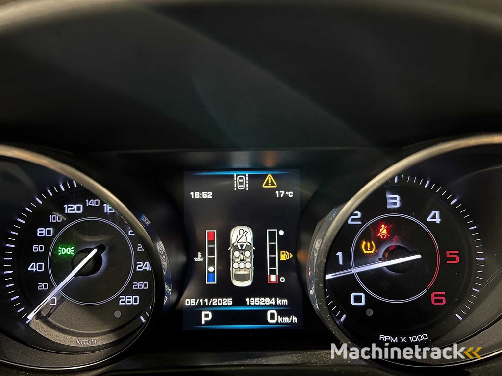 Jaguar XE 2.0 D Portfolio, HV-350-R