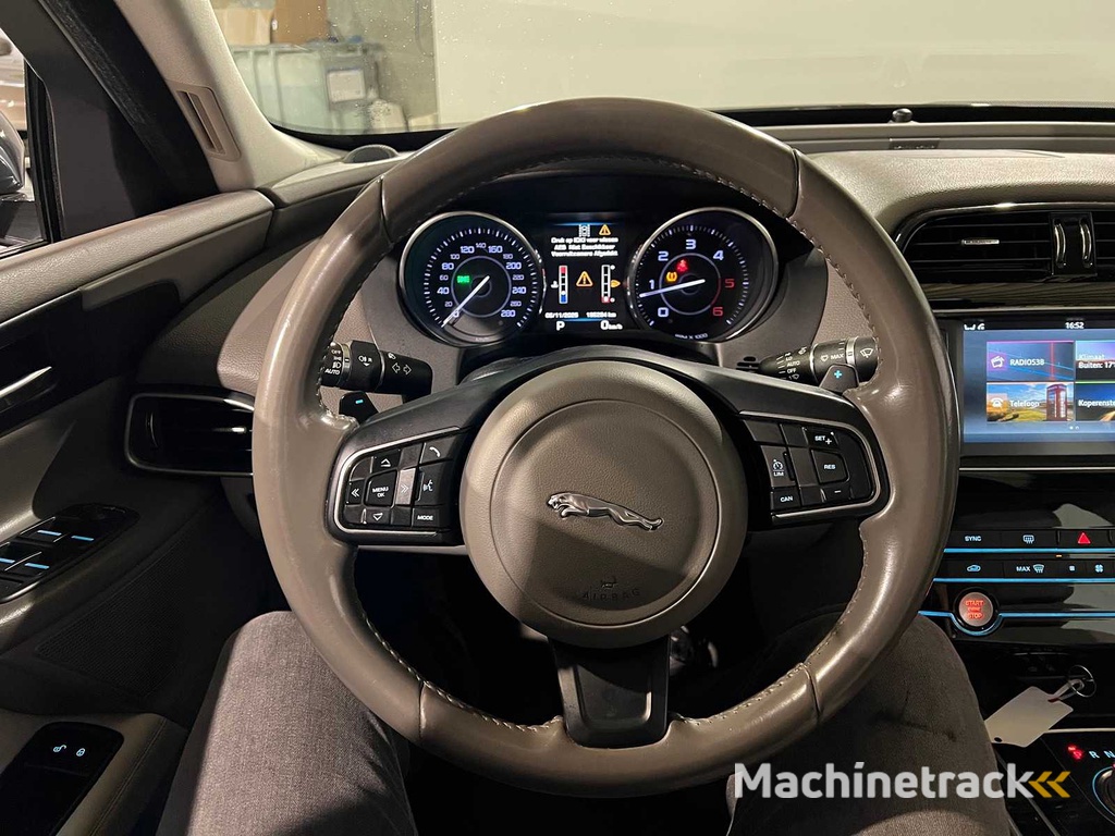 Jaguar XE 2.0 D Portfolio, HV-350-R