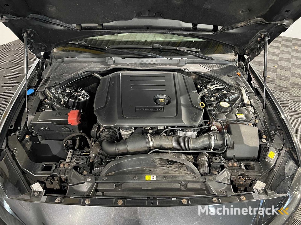 Jaguar XE 2.0 D Portfolio, HV-350-R