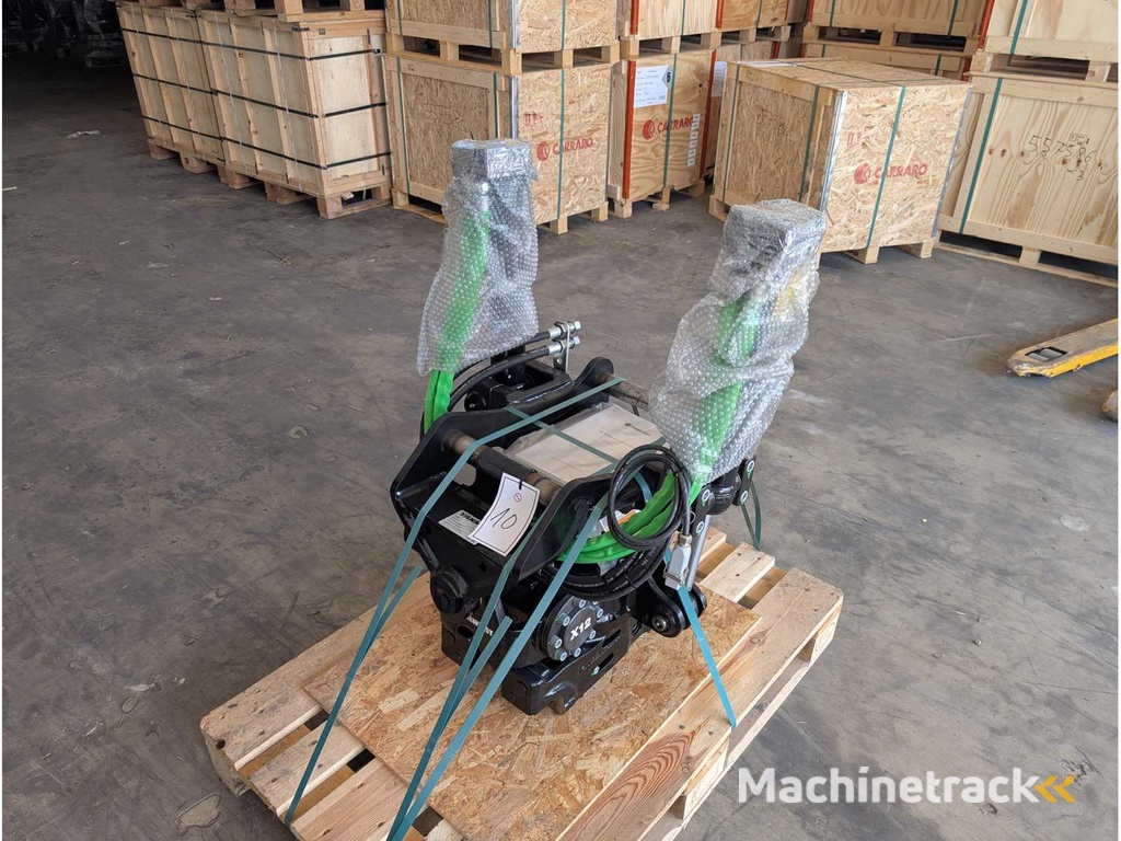 STEELWRIST AB  TILTROTATOR STEELWRIST X12 SANDWICH MIT HYDRAULISCHEN SCHNELLWECHSLER S45