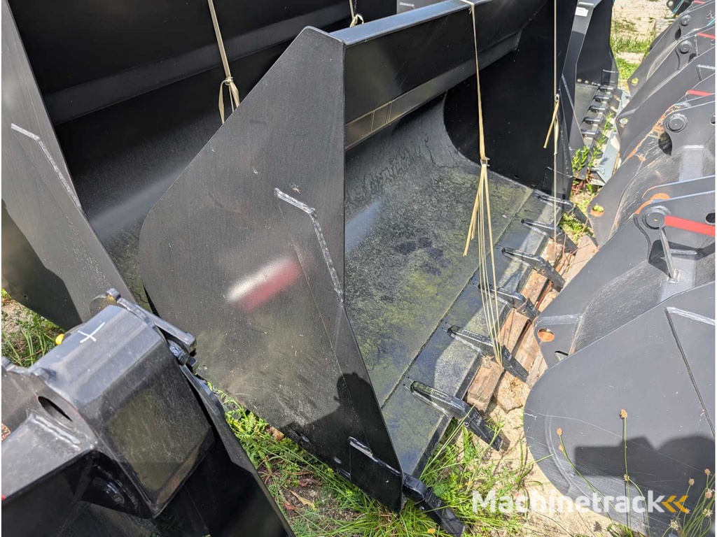 EURON STEEL S.R.O.  ERDSCHAUFEL KOMPLETT MIT ZAEHNEN - 2100 MM - 1.3 CBM