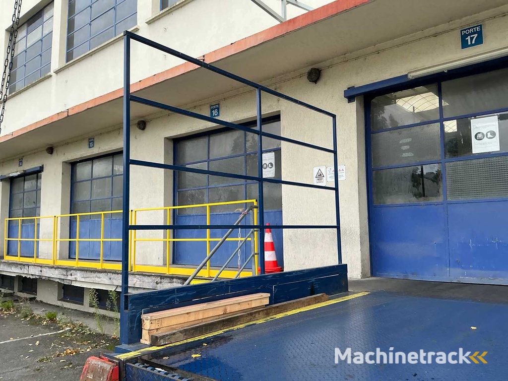 Laadbrug voor laadperron