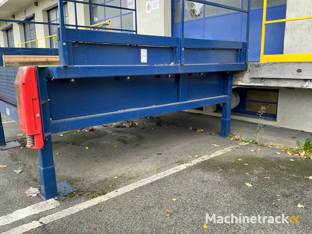 Laadbrug voor laadperron