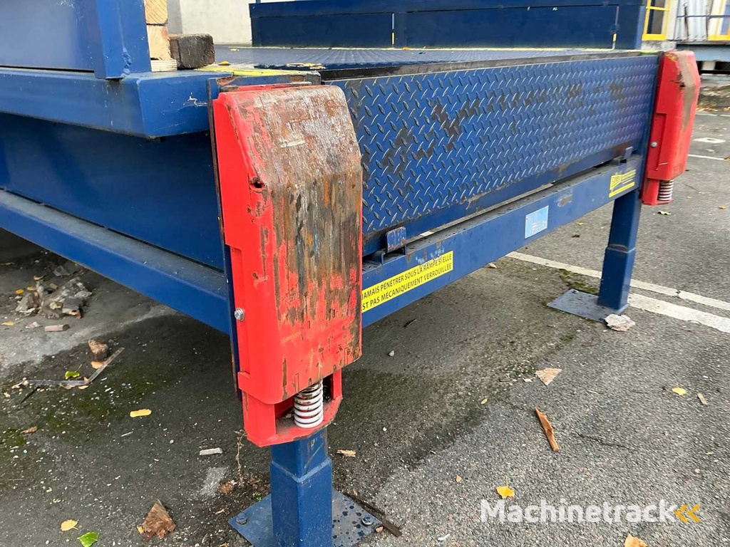 Laadbrug voor laadperron