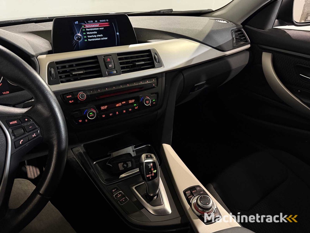 BMW 4 Series Coupé 420i Executive, 2-ZGG-53