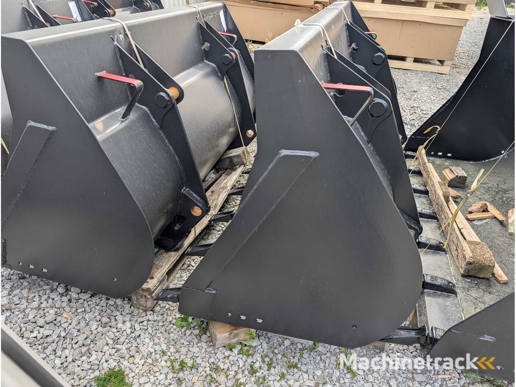 EURON STEEL S.R.O.  ERDSCHAUFEL KOMPLETT MIT ZAEHNEN - 1850 MM - 0.9 CBM