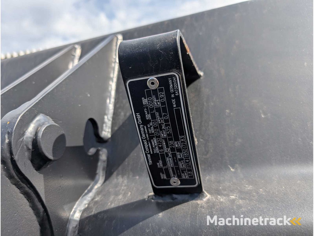 LADESCHAUFEL MIT ZAEHNEN - 1850 MM - 0.7 CBM