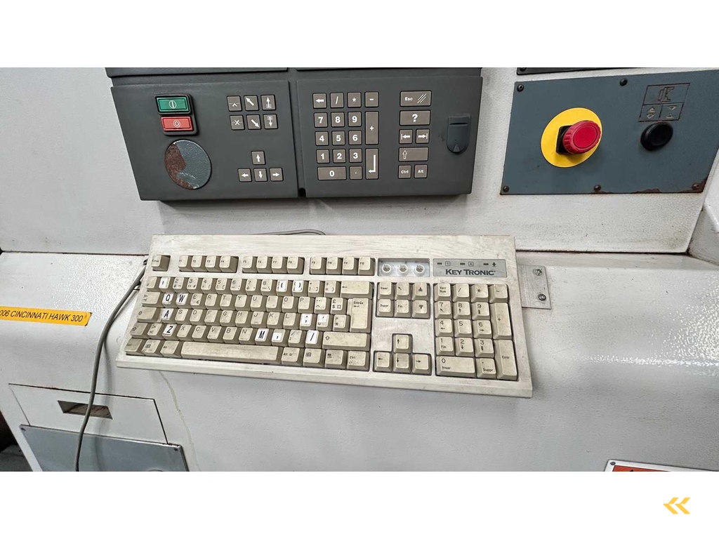 CINCINNATI MACHINE U.K. Ltd. - HAWK 300 - CNC-draaibank - 2002