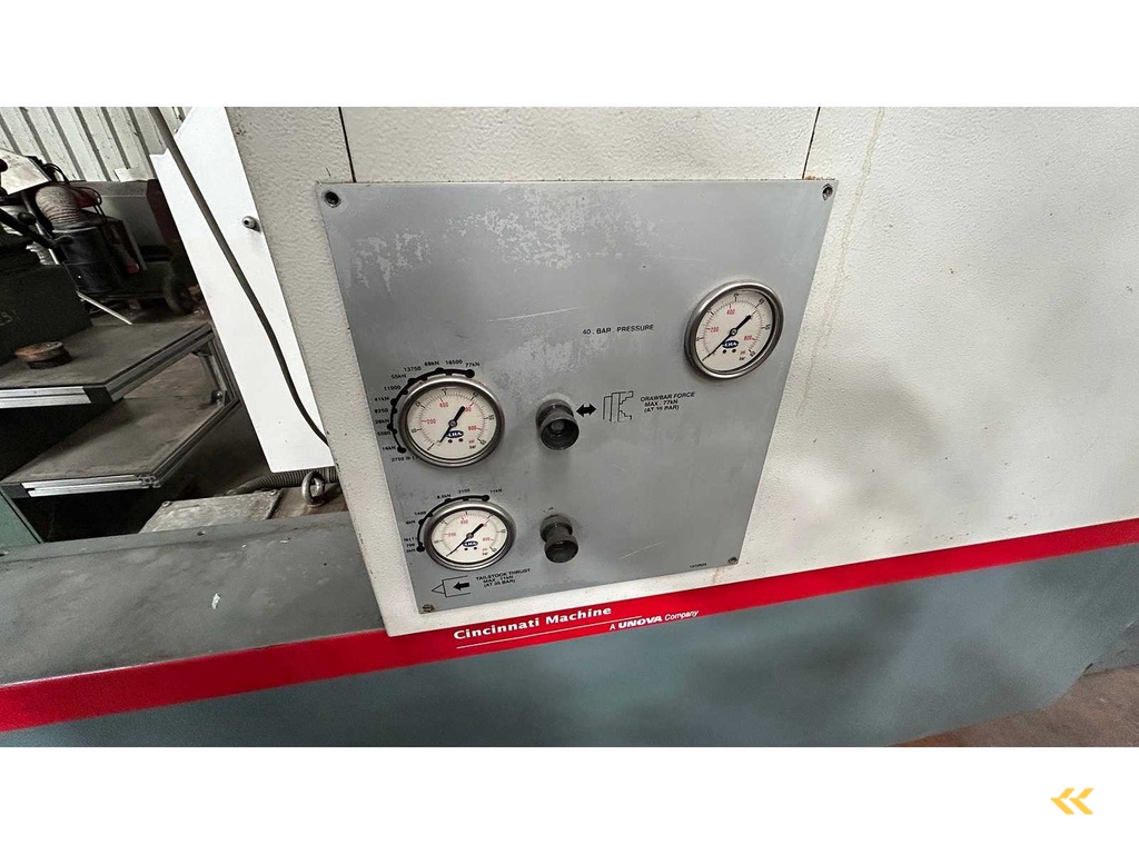 CINCINNATI MACHINE U.K. Ltd. - HAWK 300 - CNC-draaibank - 2002