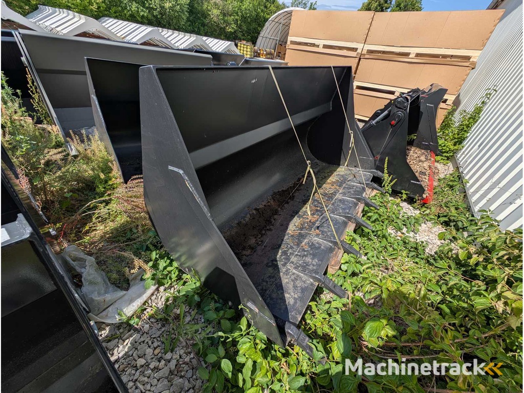 EURON STEEL S.R.O.  ERDSCHAUFEL KOMPLETT MIT ZAEHNEN - 2100 MM - 1.3 CBM