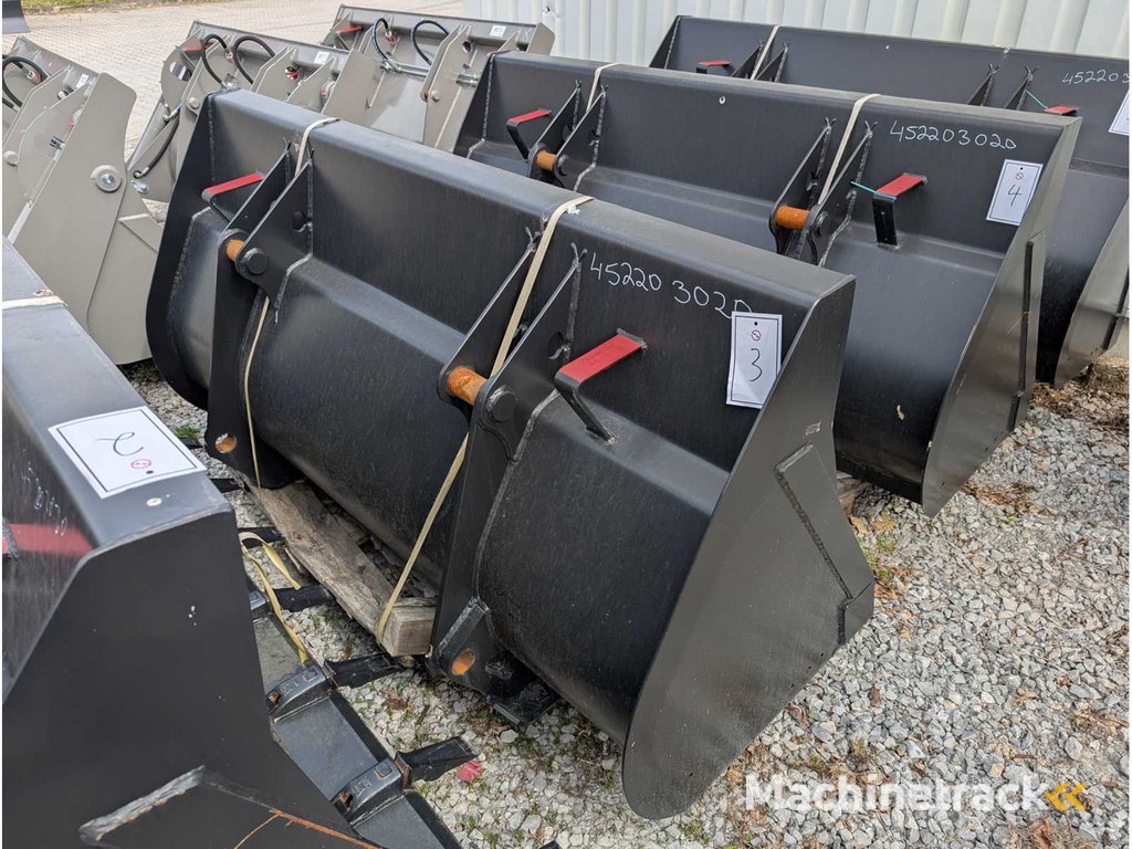 EURON STEEL S.R.O.  ERDSCHAUFEL KOMPLETT MIT ZAEHNEN - 1850 MM - 0.9 CBM