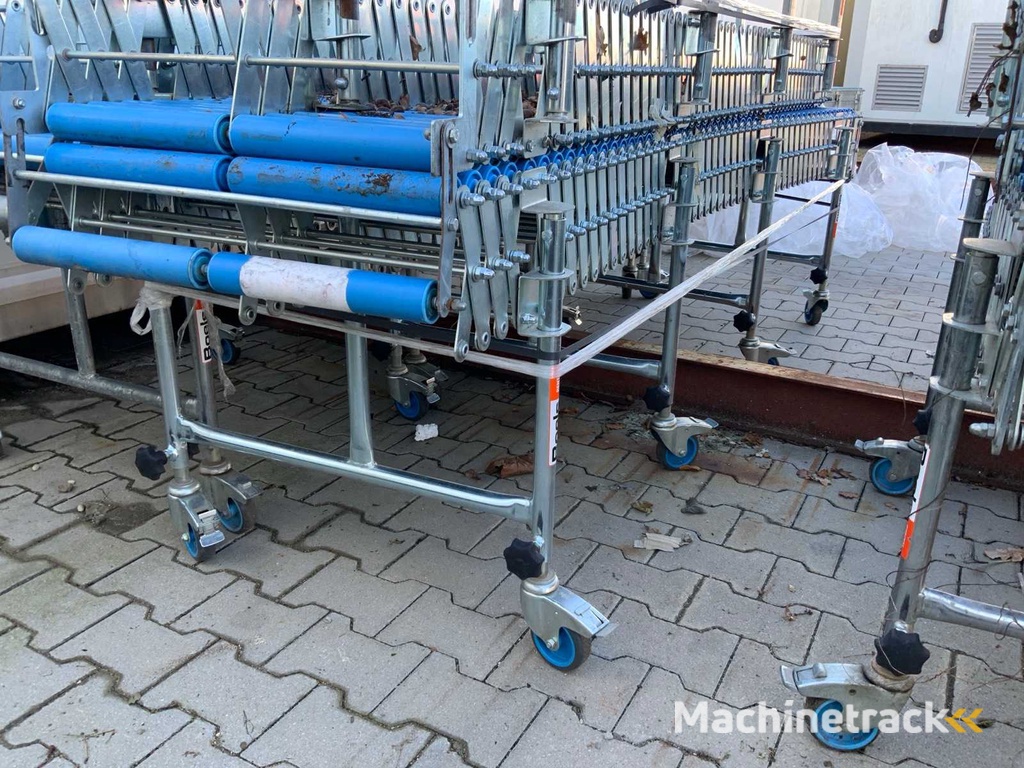 Roller conveyor (2x)