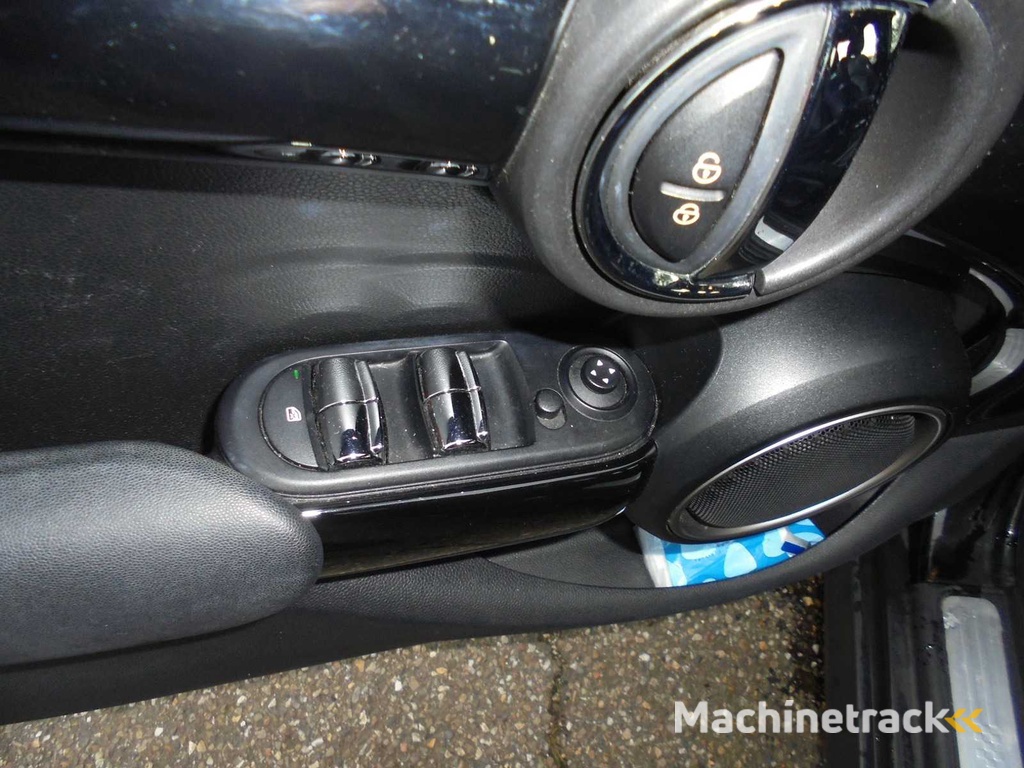 Mini - 2015 - Mini Automatic - 2.0 Coop.S P. S.Bns - JJN-68-D