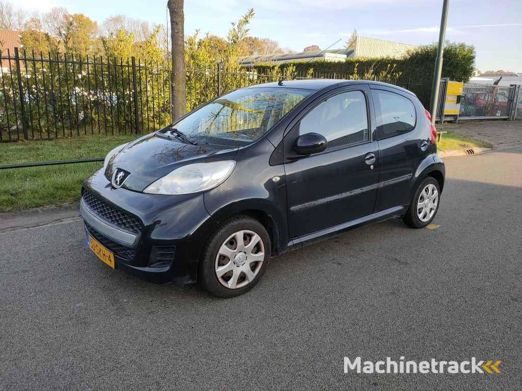 Peugeot - 2011 - 107 - 1.0-12V XS - 53-SKH-4