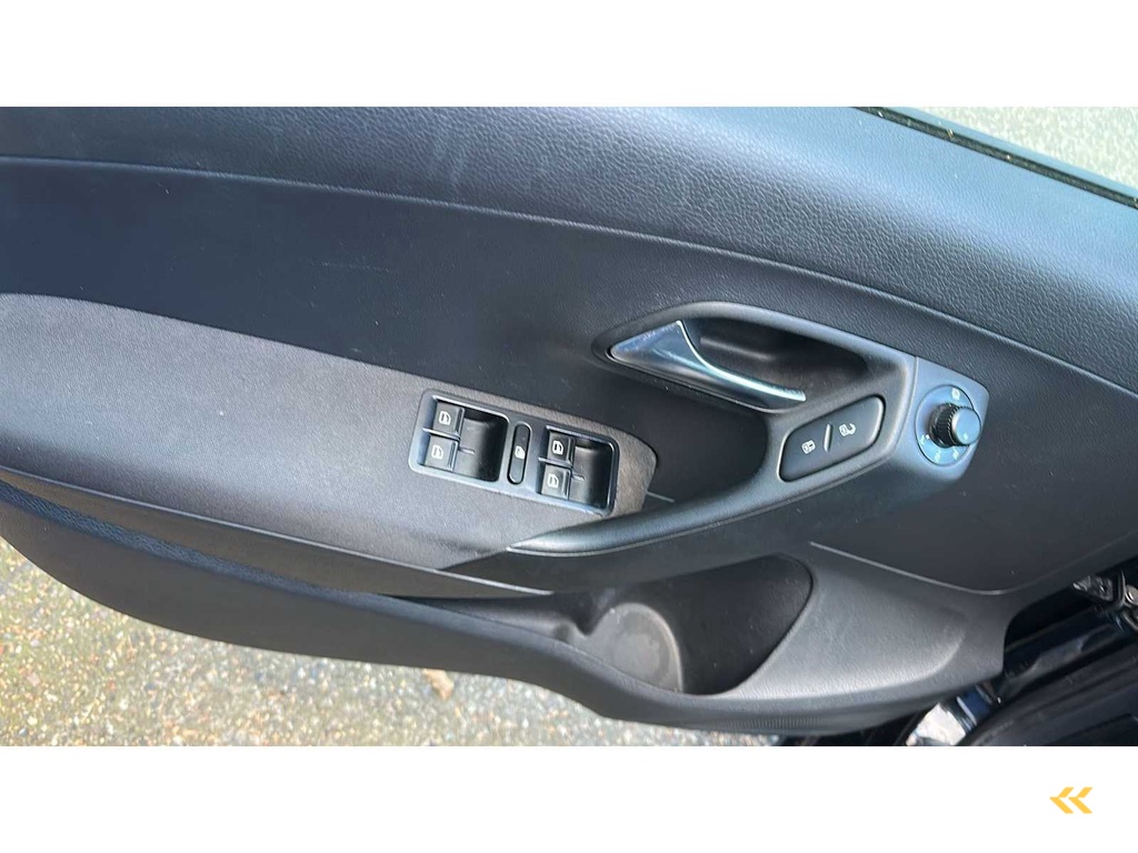 Volkswagen - 2011 - Polo Automatic - 1.6 TDI Highline - Passenger car