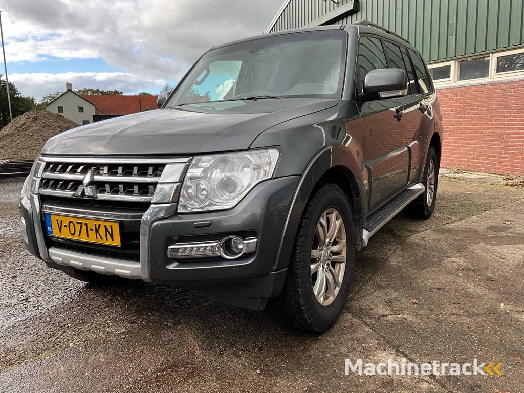 2017 - Mitsubishi - Pajero - Car