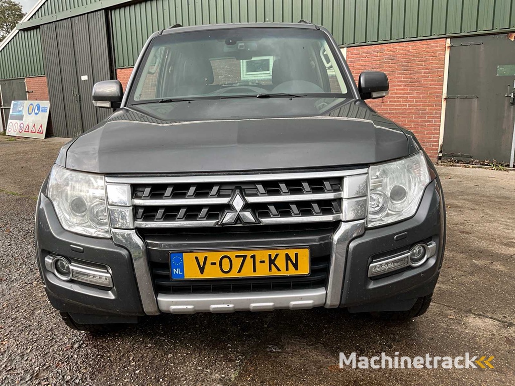 2017 - Mitsubishi - Pajero - Car