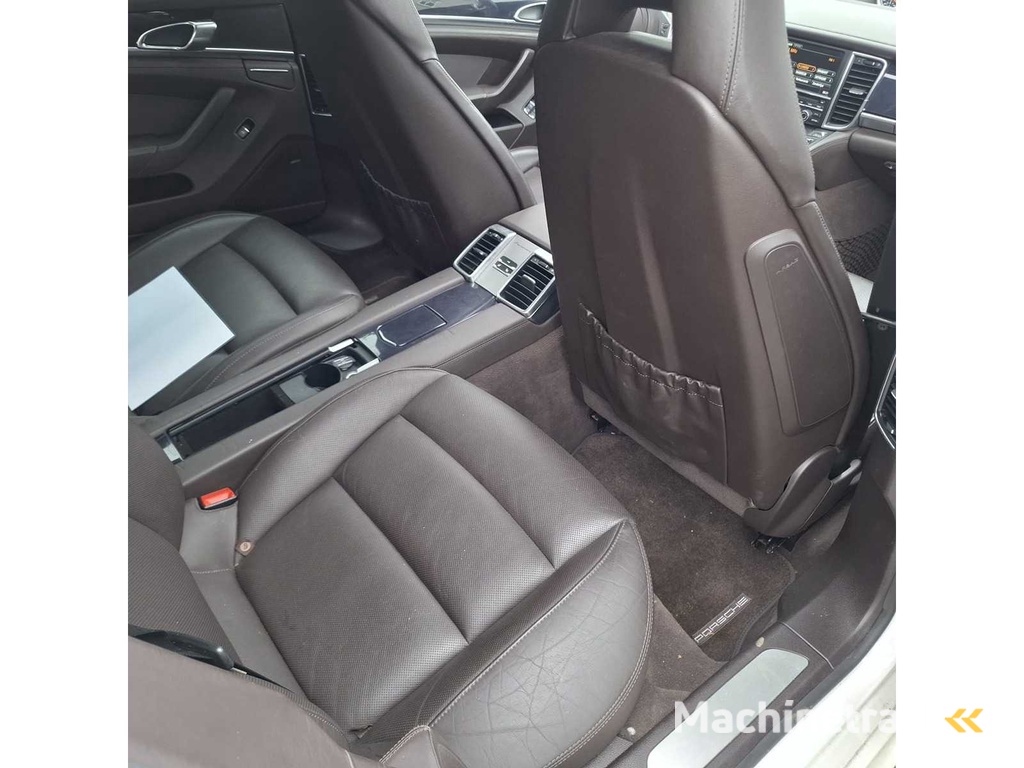 Porsche - 2010 - Panamera - 4.8 4S - 76-SXP-1