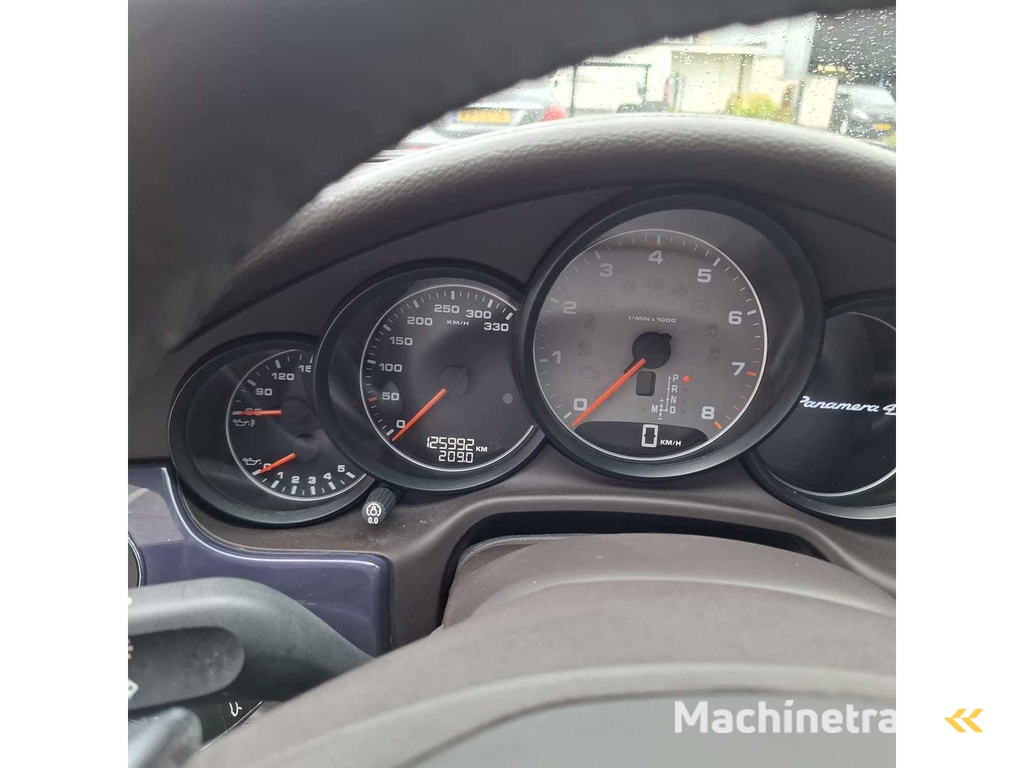 Porsche - 2010 - Panamera - 4.8 4S - 76-SXP-1