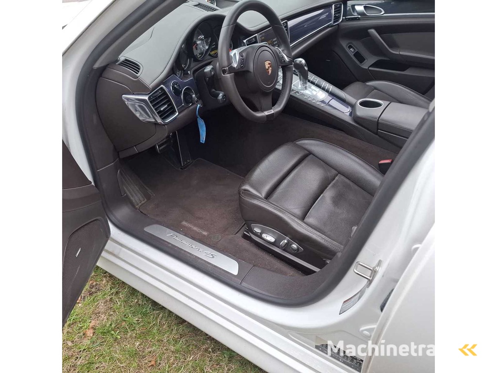 Porsche - 2010 - Panamera - 4.8 4S - 76-SXP-1