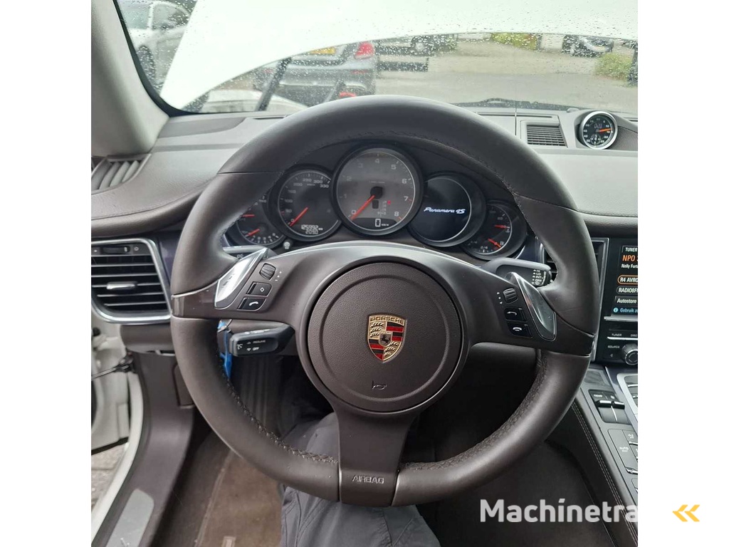 Porsche - 2010 - Panamera - 4.8 4S - 76-SXP-1