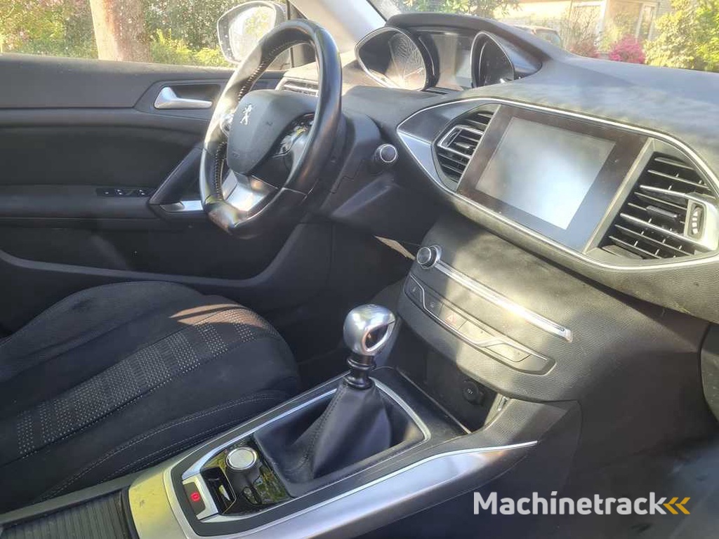 Peugeot - 2016 - 308 SW - 1.2 PureT.Blue L. Pr - KX-931-V