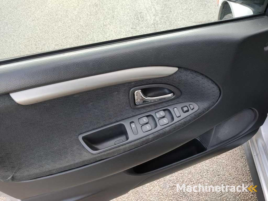 Volvo - 2002 - V40 - 1.8 Europa - 15-JZ-BG