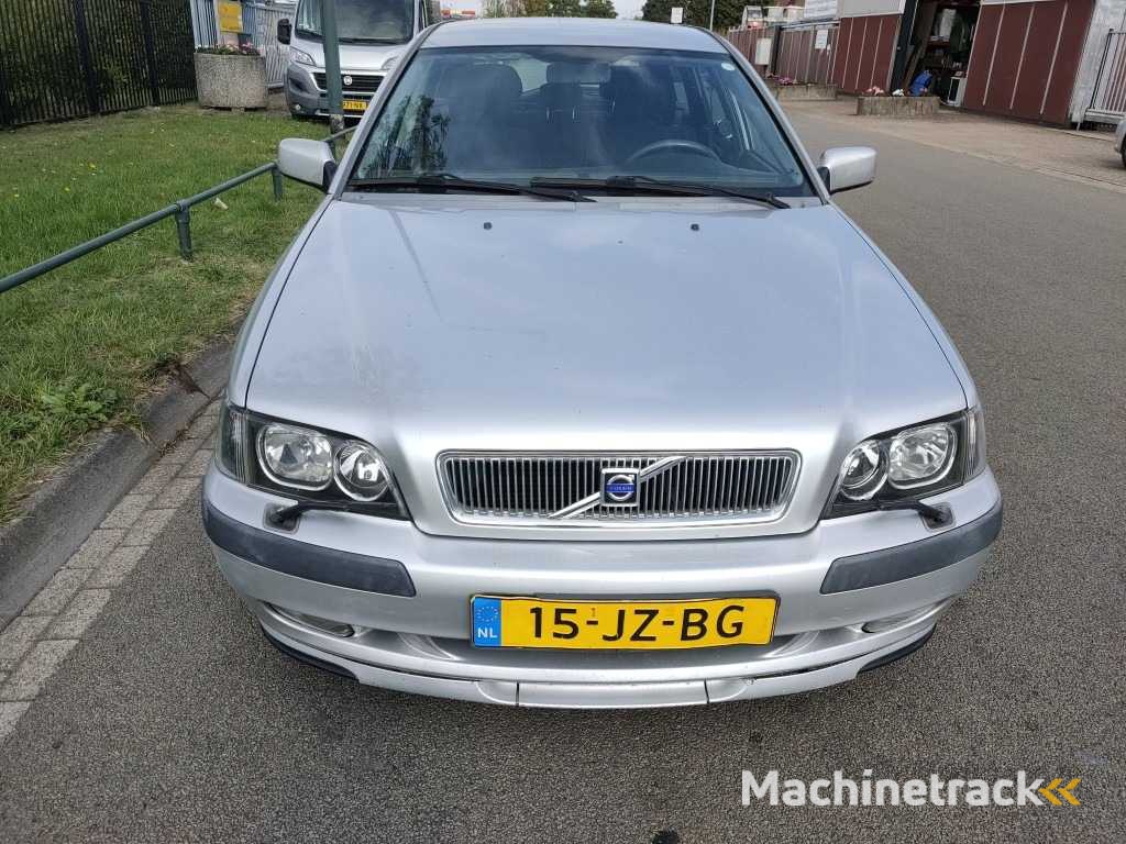 Volvo - 2002 - V40 - 1.8 Europa - 15-JZ-BG