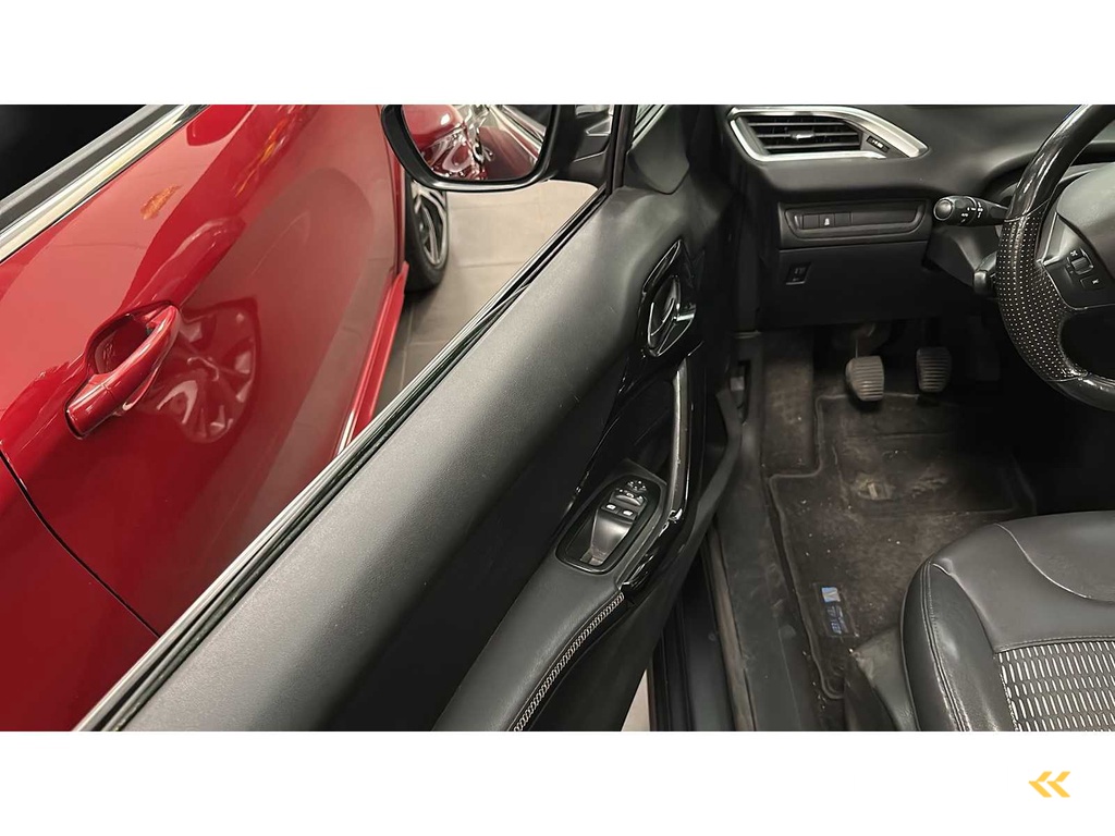 Peugeot - 2013 - 208 - 1.6 VTi Allure - 4-SVG-43