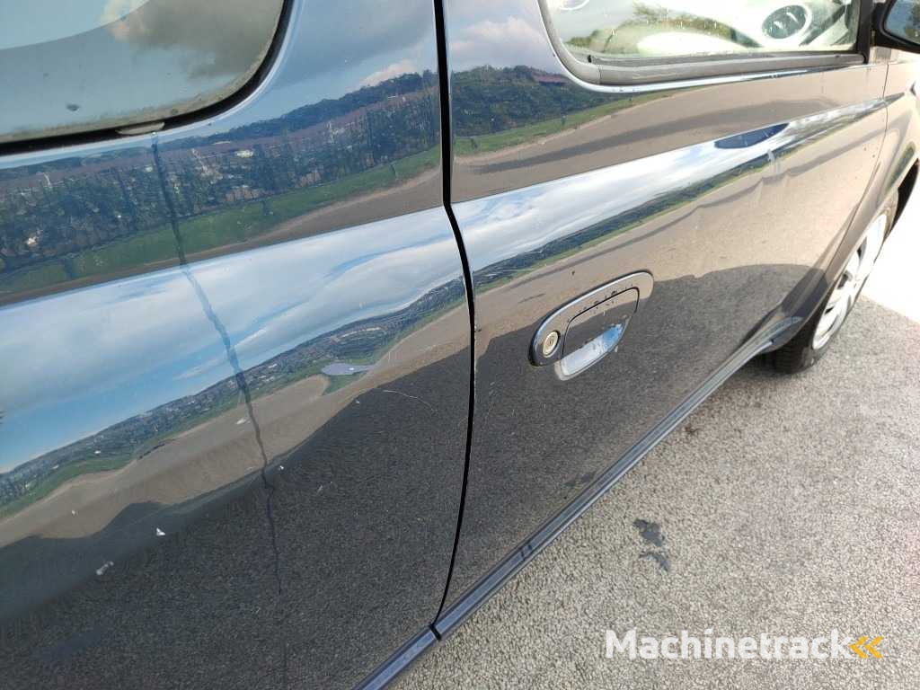 Toyota - 2003 - Yaris - 1.0 VVT-i - 8-ZKX-02