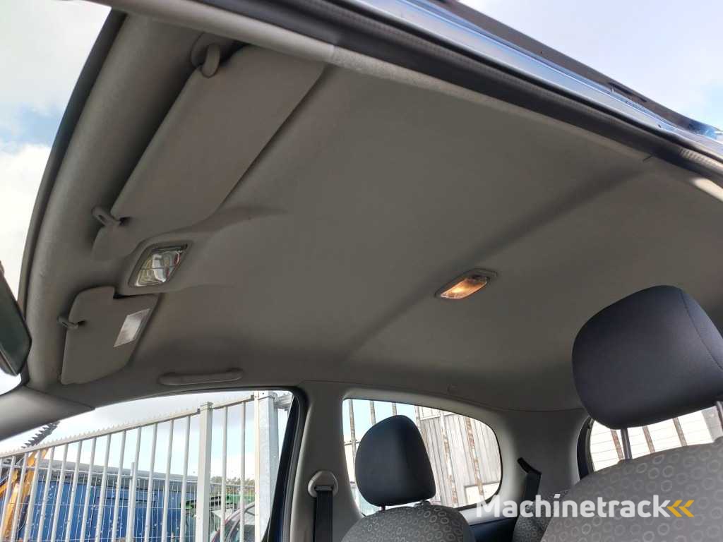 Toyota - 2003 - Yaris - 1.0 VVT-i - 8-ZKX-02