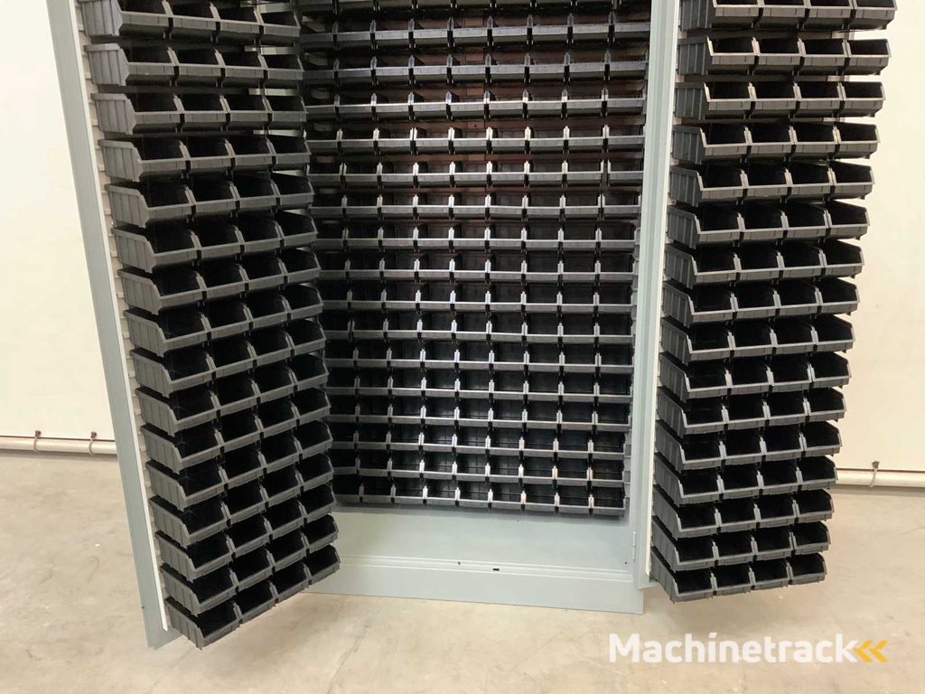 Povag - Behälterstreifenschrank gefüllt mit 340 Vorratsbehältern