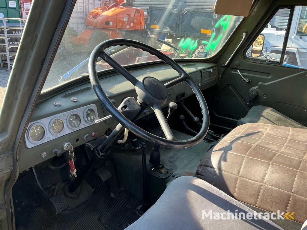 UAZ 452T-2 Geländewagen