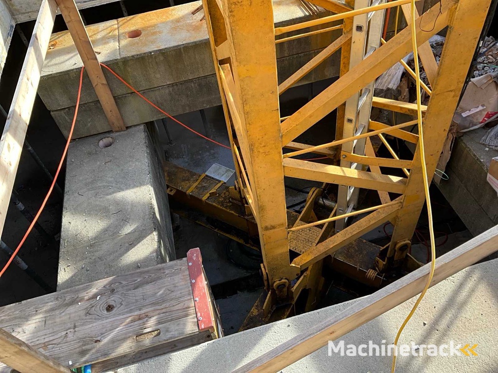 2011 Potain MDT 98 Bovenste zwenkkraan