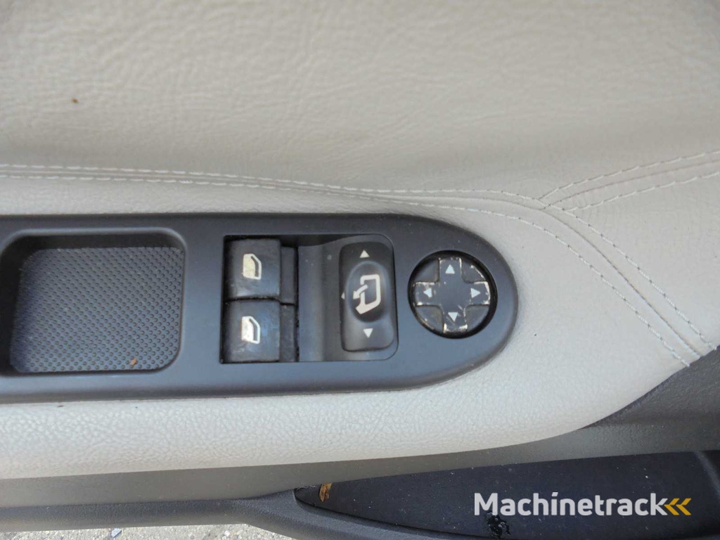 Peugeot - 2008 - 207 CC - 1.6 VTi - NX-528-R