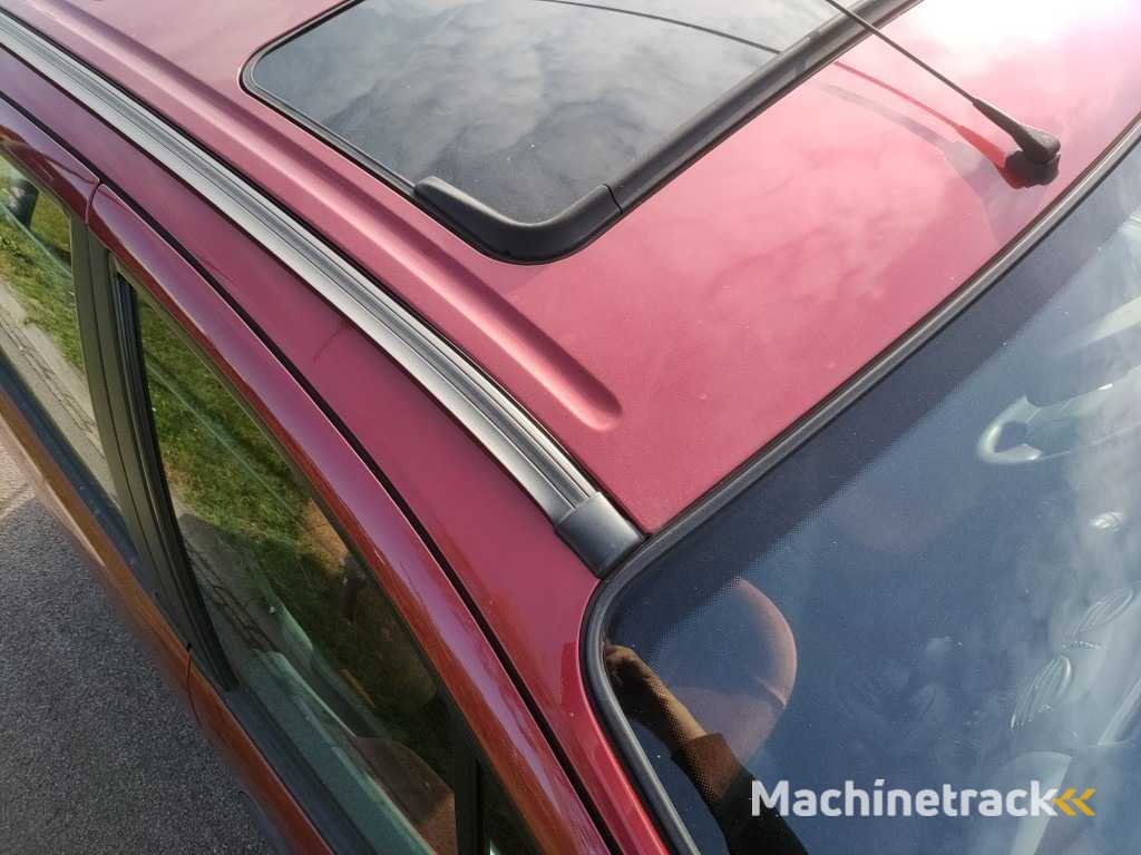 Renault - 1999 - Mégane Scénic - 2.0 RT Automatik - ZN-LB-36