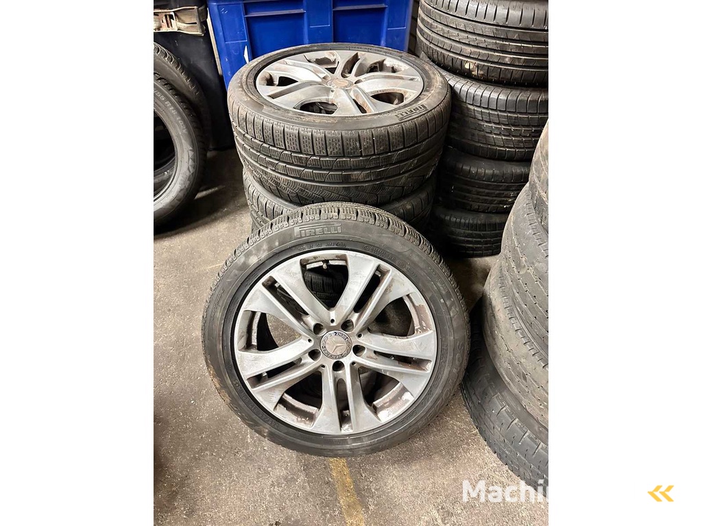 Mercedes - E klasse - 245/45r17 - Wielenset