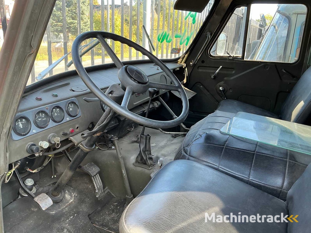 UAZ 452T-2 Geländewagen