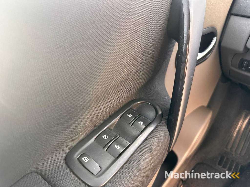 Renault - 2008 - Grand Scénic - 2.0-16V Business L. - 17-GVR-6