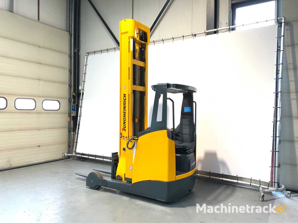 Jungheinrich ETV 325 Reach truck, triplex, free-lift