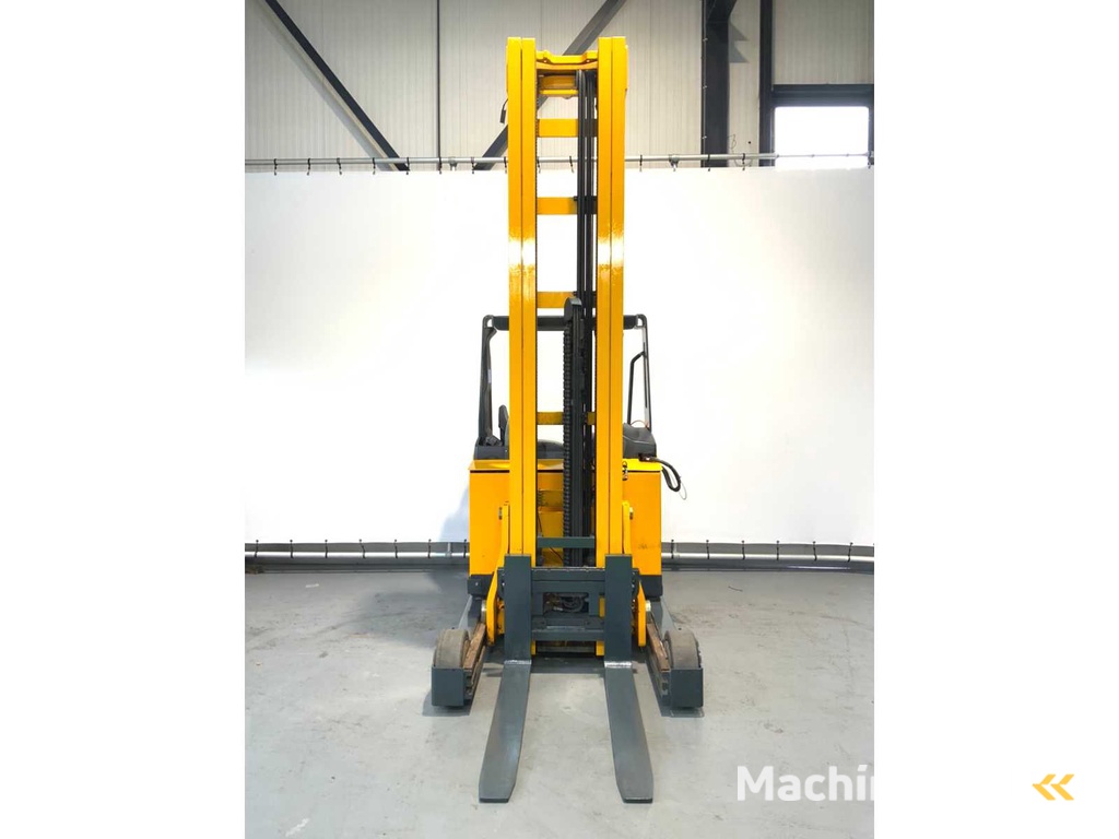 Jungheinrich ETV 325 Reach truck, triplex, free-lift