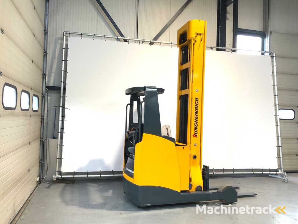 Jungheinrich ETV 325 Reach truck, triplex, free-lift