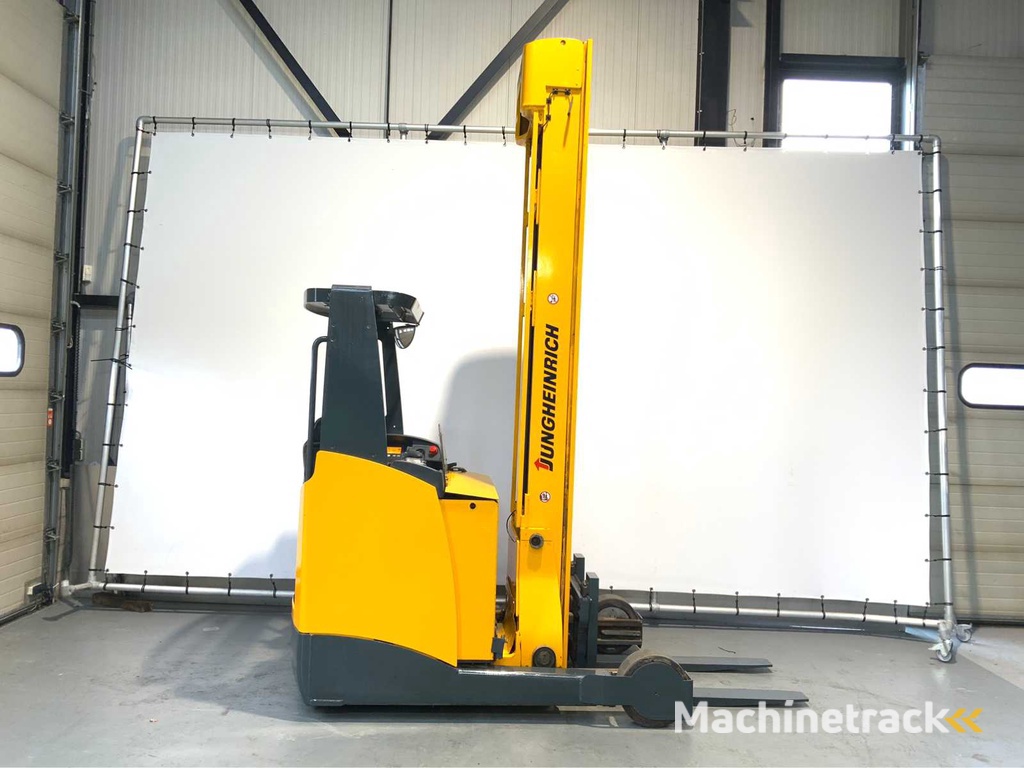 Jungheinrich ETV 325 Reach truck, triplex, free-lift