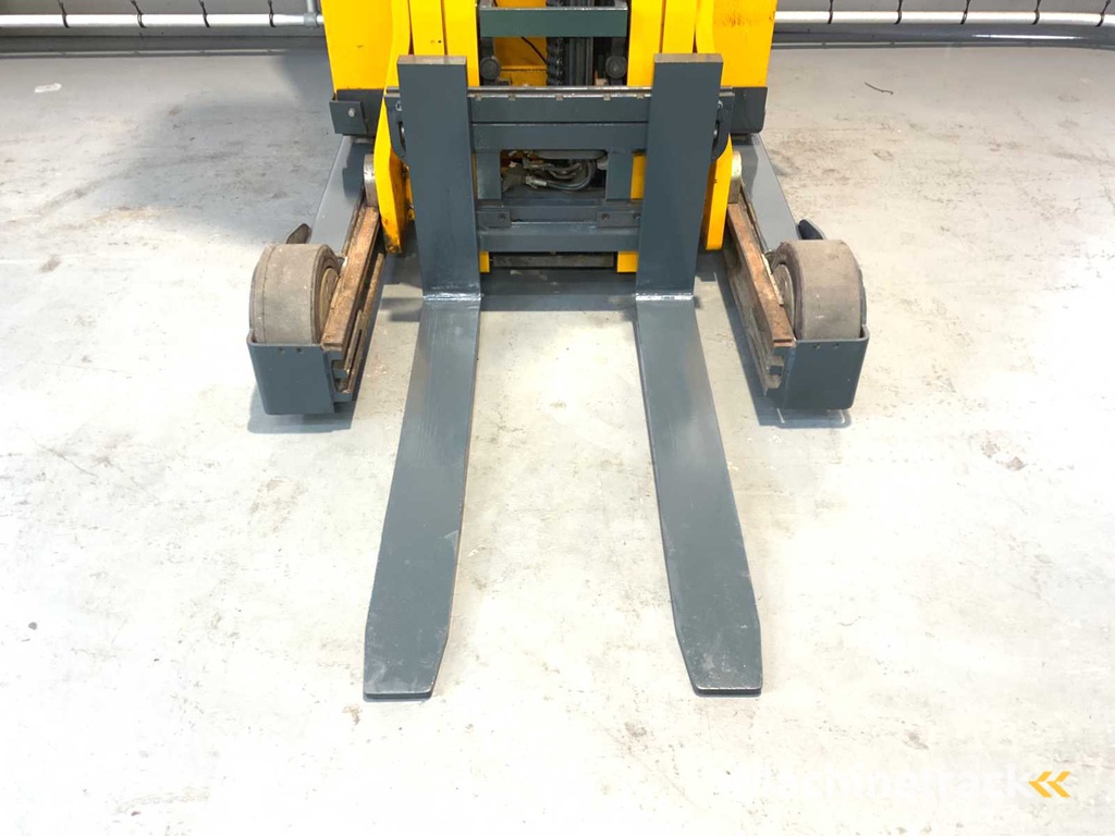 Jungheinrich ETV 325 Reach truck, triplex, free-lift