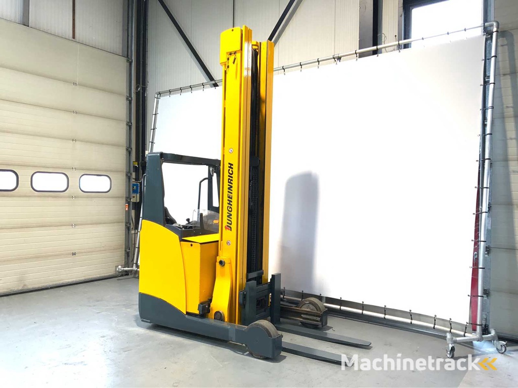 Jungheinrich ETV 325 Reach truck, triplex, free-lift